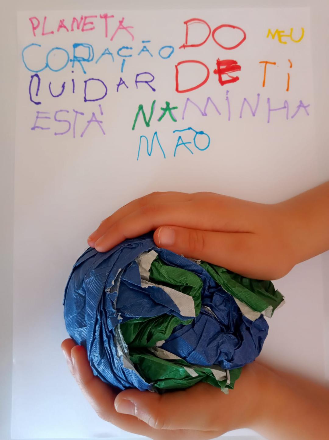 Maria Figueiras - 5 anos, Educação Pré-Escolar<br/><br/>Planeta do meu coração, tratar de ti está na minha mão.