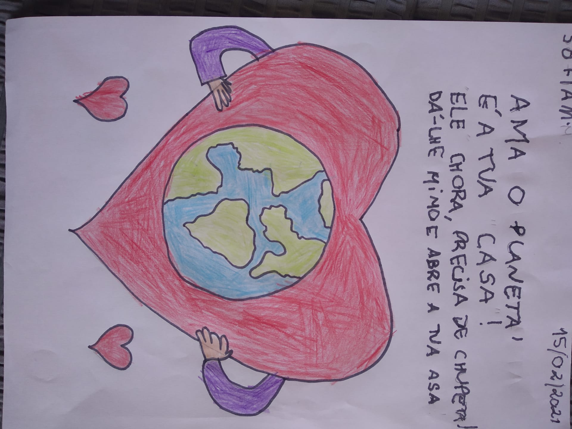 Sofia Martins, 1.º ano<br/><br/>Ama o planeta,<br />
É a tua casa!<br />
Ele chora, precisa de chupeta!<br />
Dá-lhe mimo e abre a tua asa.